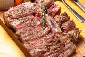 国産牛使用の特製ステーキ